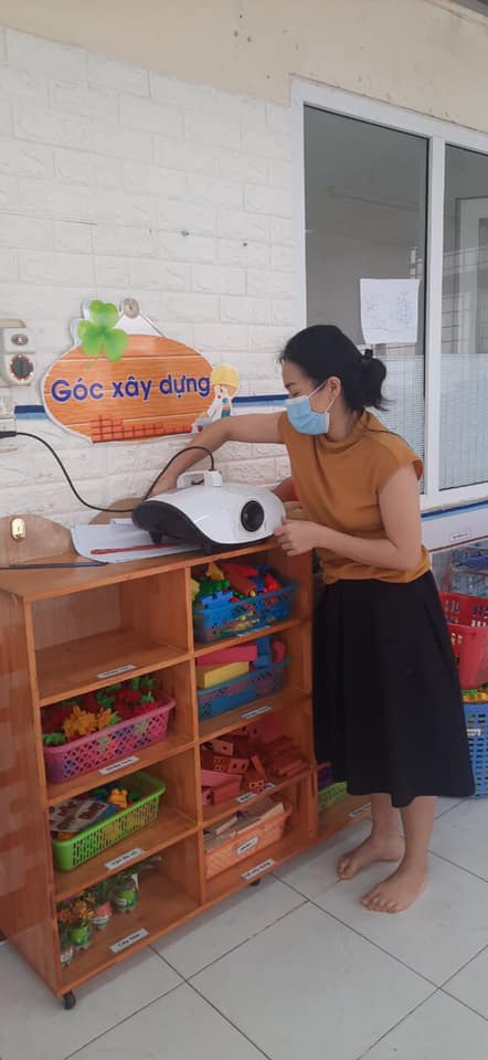 Chào đón các bé đến trường sau những ngày nghỉ Tết rồi lại nghỉ phòng chống dịch COVID.