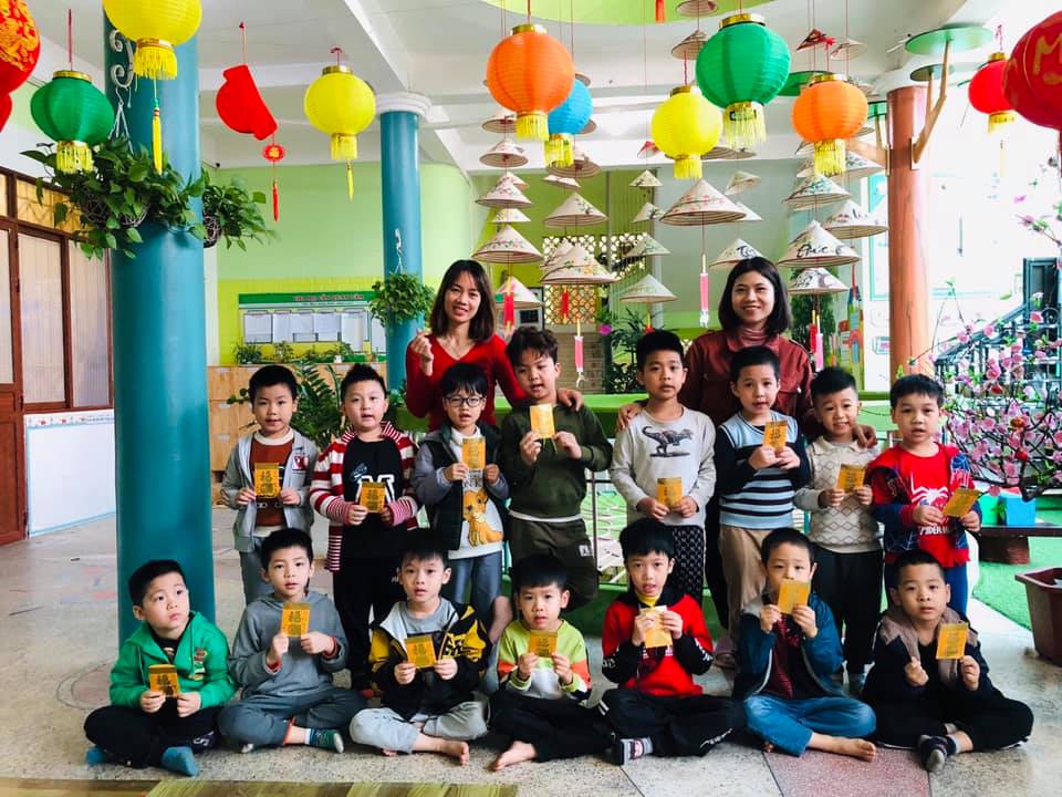 Niềm hân hoan của các bé khi trở lại trường sau dịp nghỉ Tết, nghỉ dịch