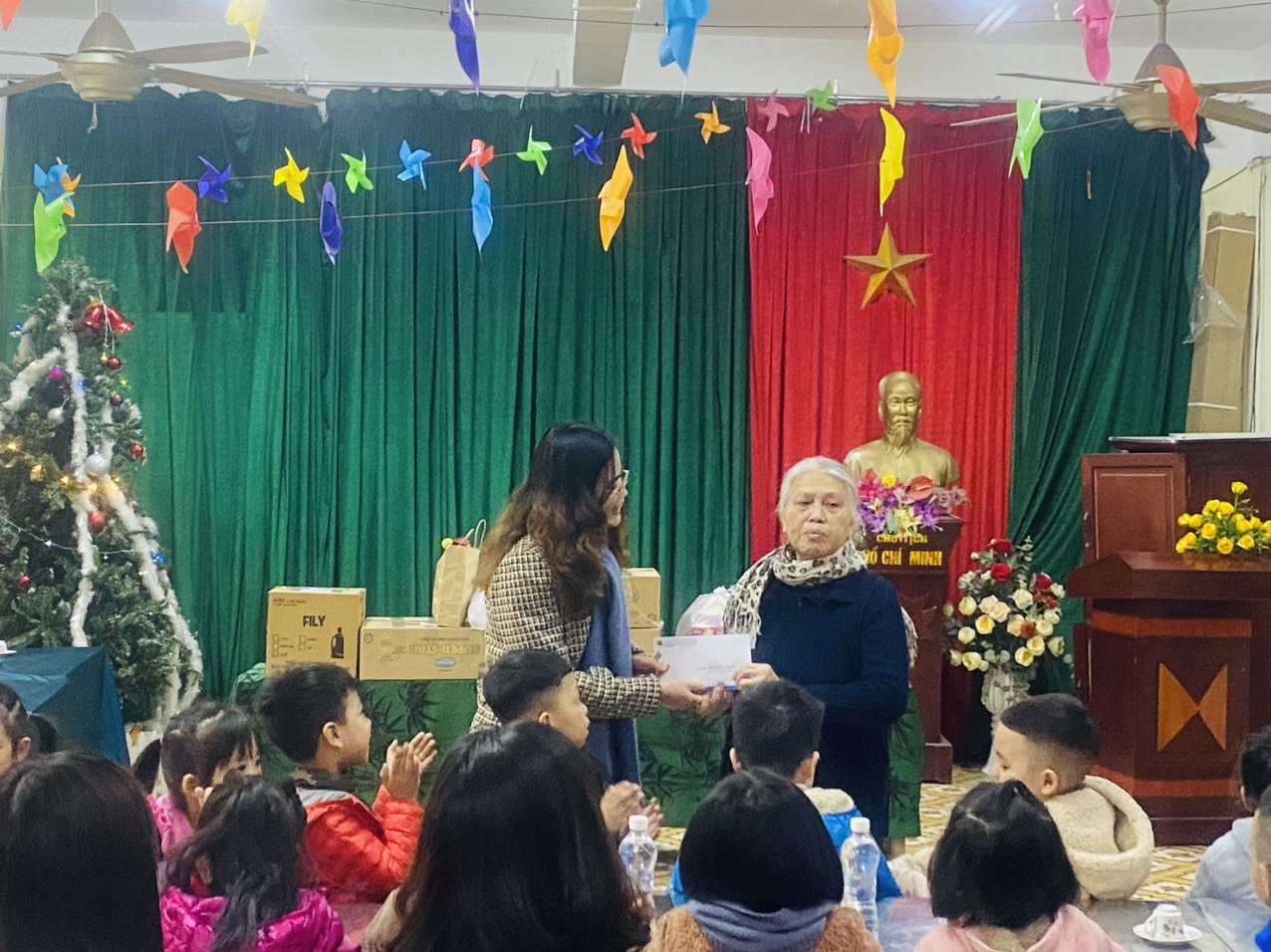 Vui xuân chia sẻ - sung túc yêu thương
