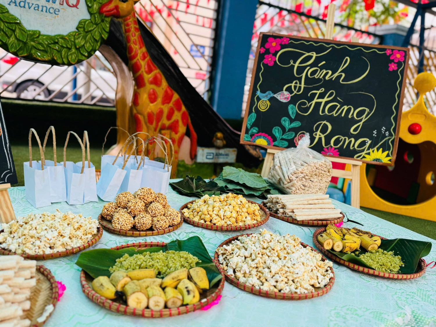 TRỞ VỀ TUỔI THƠ